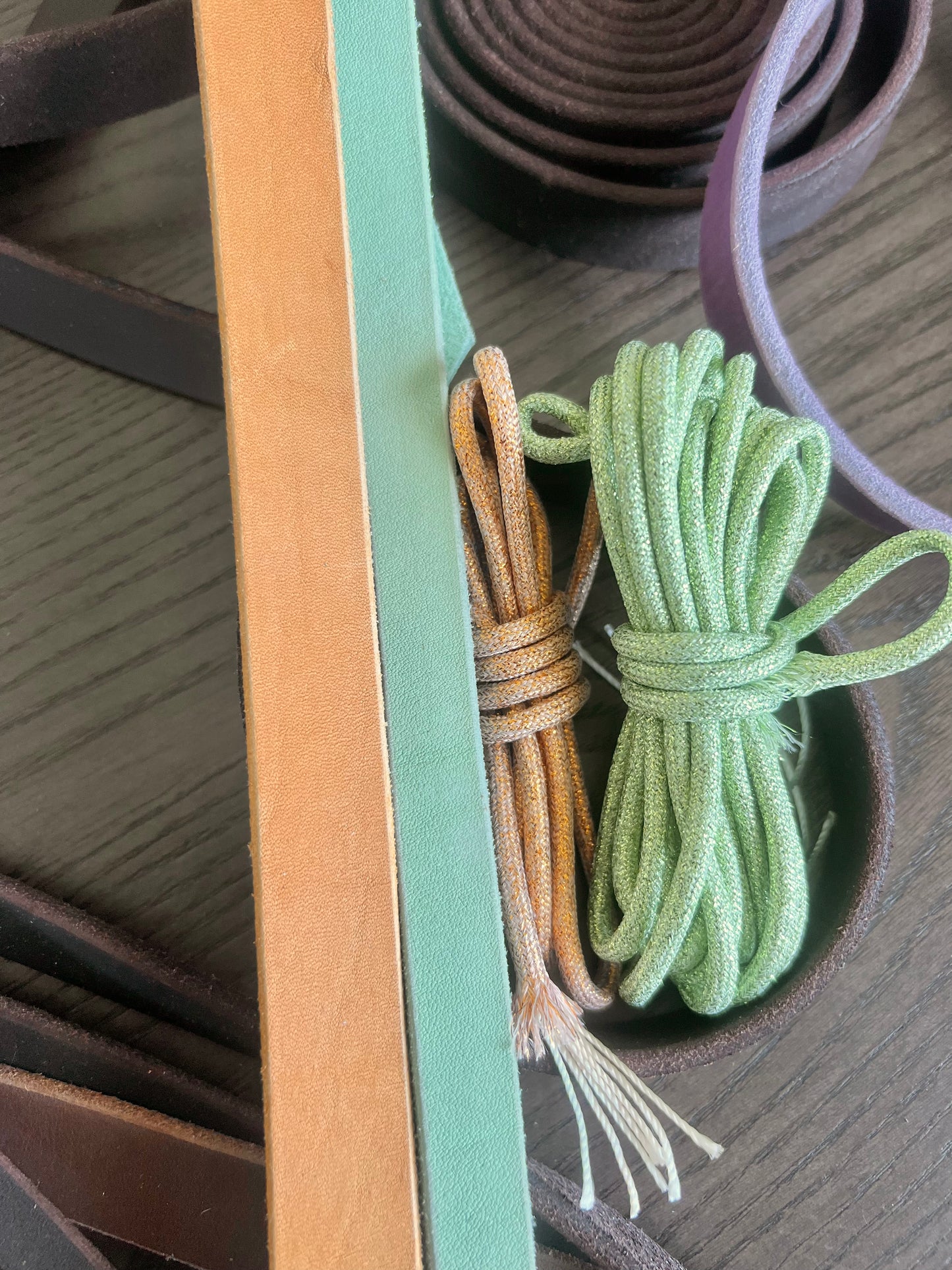 Fast halsband - Cognac & Mint 31cm