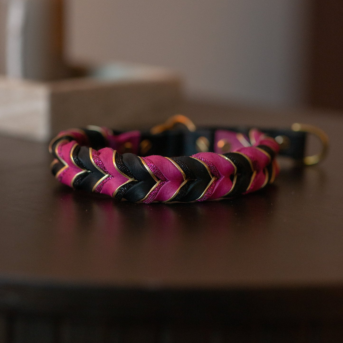 Halvstryp Svart & Starkrosa - 42cm