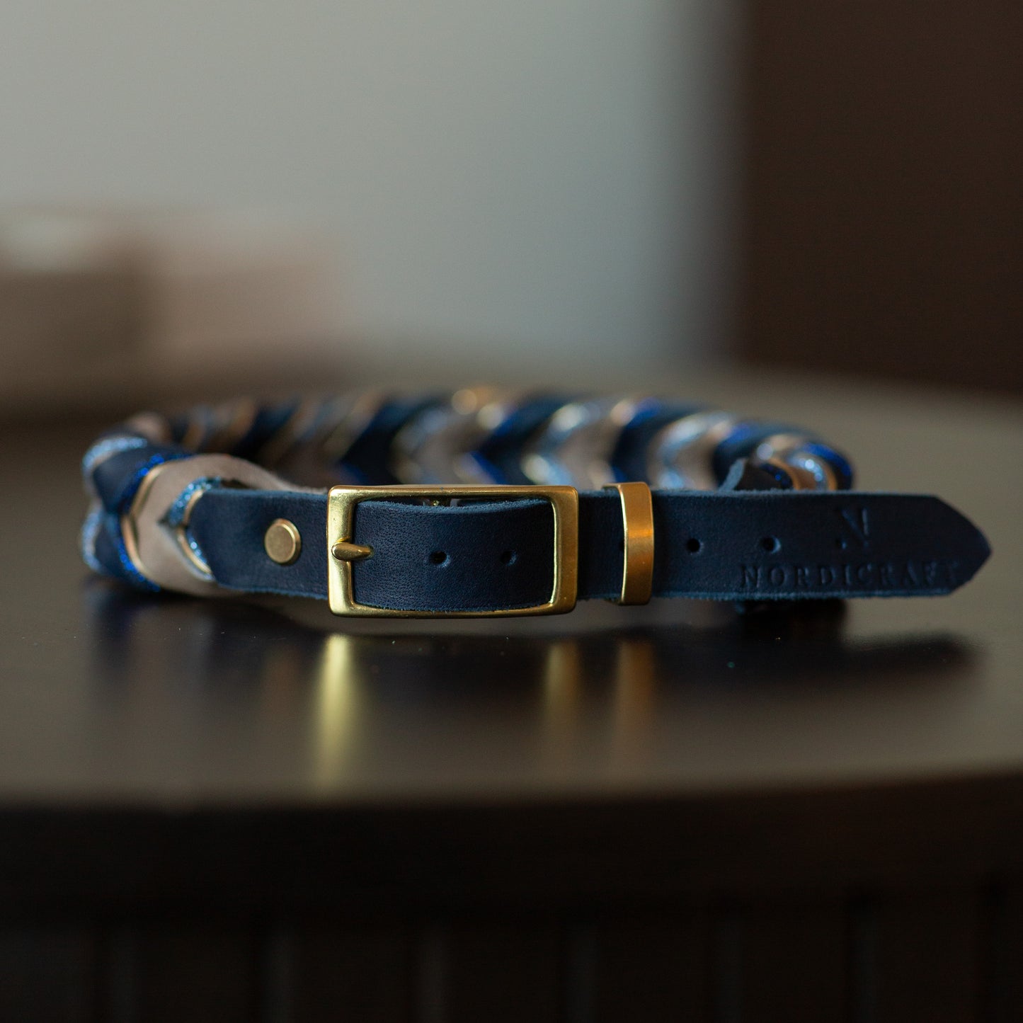 Fast halsband - Mörkblå & Greige (41+8,5 cm)