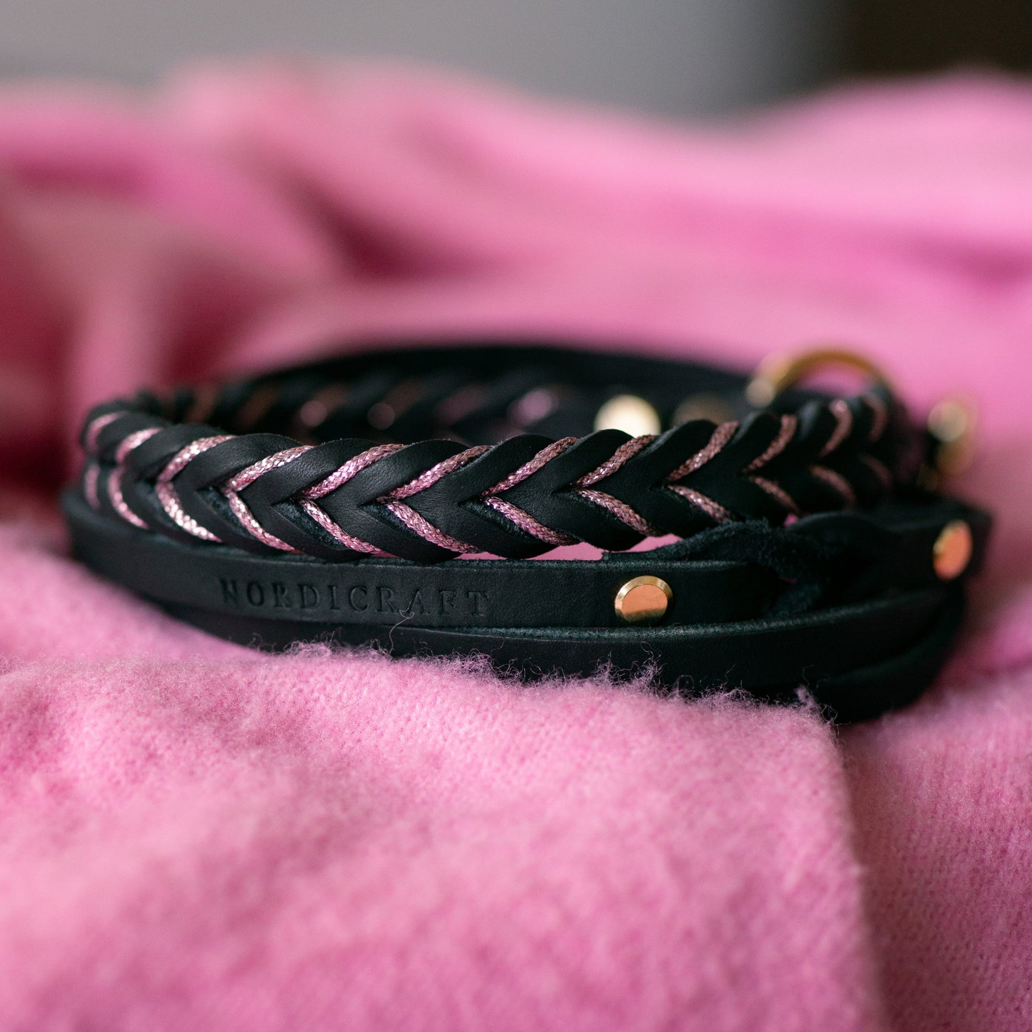 Retriverkoppel Svart - Ljusrosa glitterband